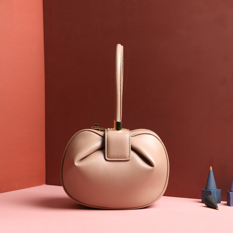 Cleo | kožna torba “dumpling” dizajna