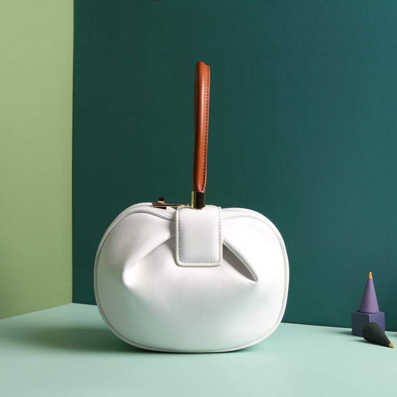 Cleo | kožna torba “dumpling” dizajna